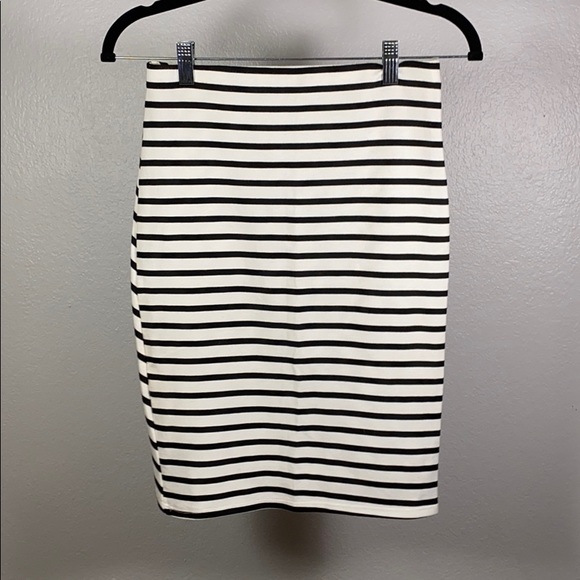 Pencil skirt - Picture 2 of 3